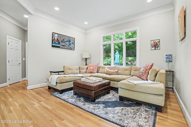 2811 Alta Vista Ct, Louisville, KY 40206