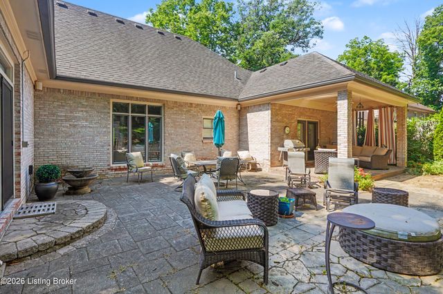 2811 Alta Vista Ct, Louisville, KY 40206