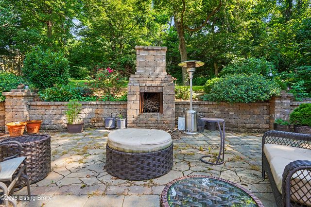 2811 Alta Vista Ct, Louisville, KY 40206