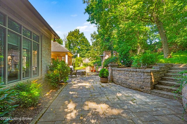 2811 Alta Vista Ct, Louisville, KY 40206