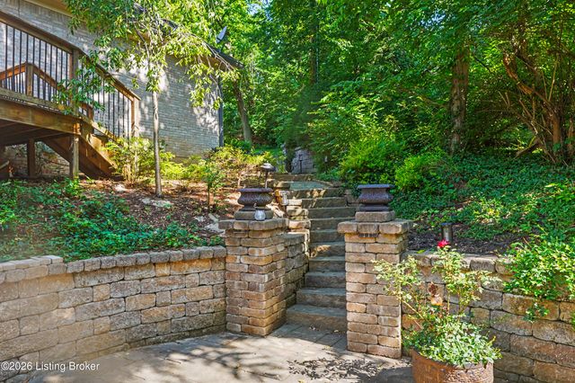 2811 Alta Vista Ct, Louisville, KY 40206