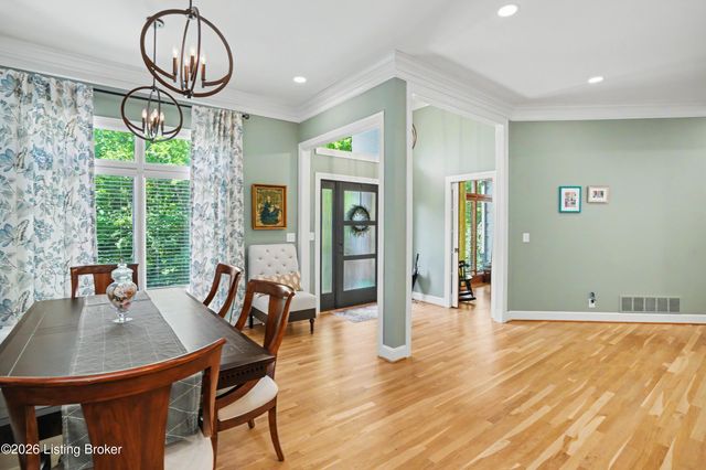 2811 Alta Vista Ct, Louisville, KY 40206