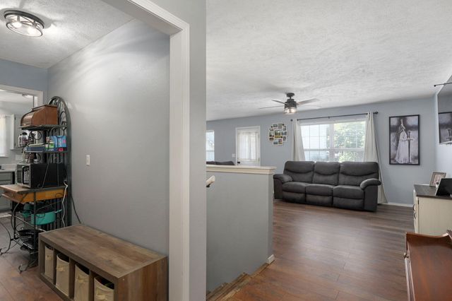 405 Lynn Drive, Clever, MO 65631