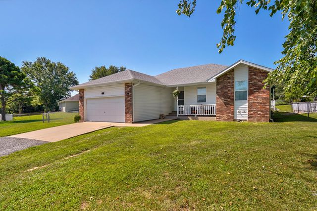 405 Lynn Drive, Clever, MO 65631