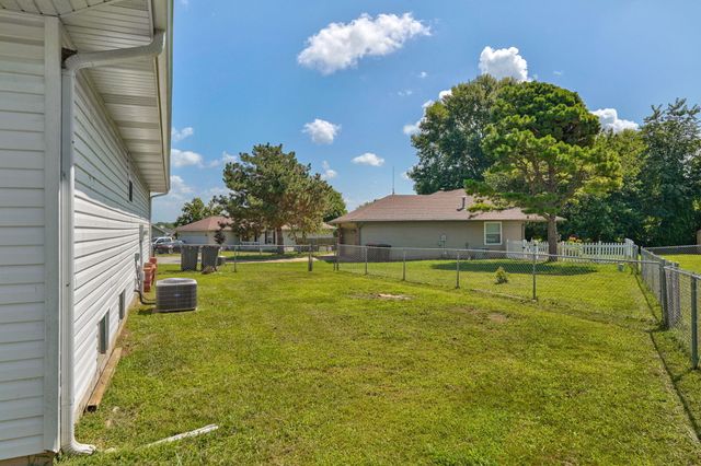 405 Lynn Drive, Clever, MO 65631