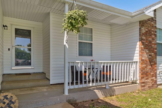 405 Lynn Drive, Clever, MO 65631