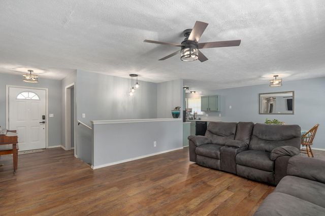 405 Lynn Drive, Clever, MO 65631