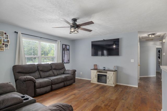 405 Lynn Drive, Clever, MO 65631
