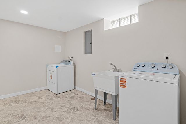 621 5th Avenue S, Hopkins, MN 55343