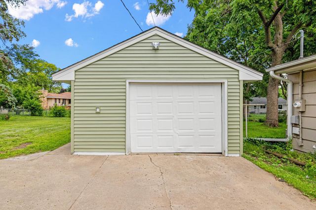 621 5th Avenue S, Hopkins, MN 55343
