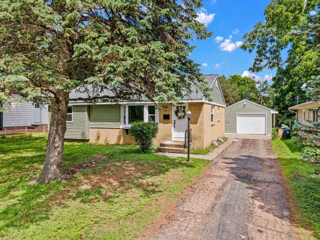621 5th Avenue S, Hopkins, MN 55343