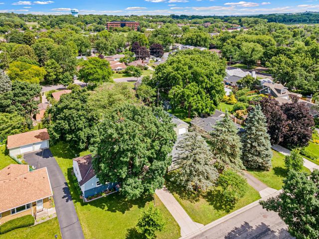 621 5th Avenue S, Hopkins, MN 55343