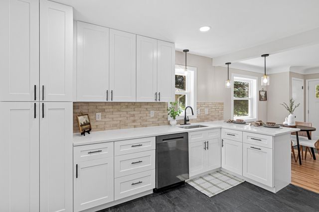 621 5th Avenue S, Hopkins, MN 55343