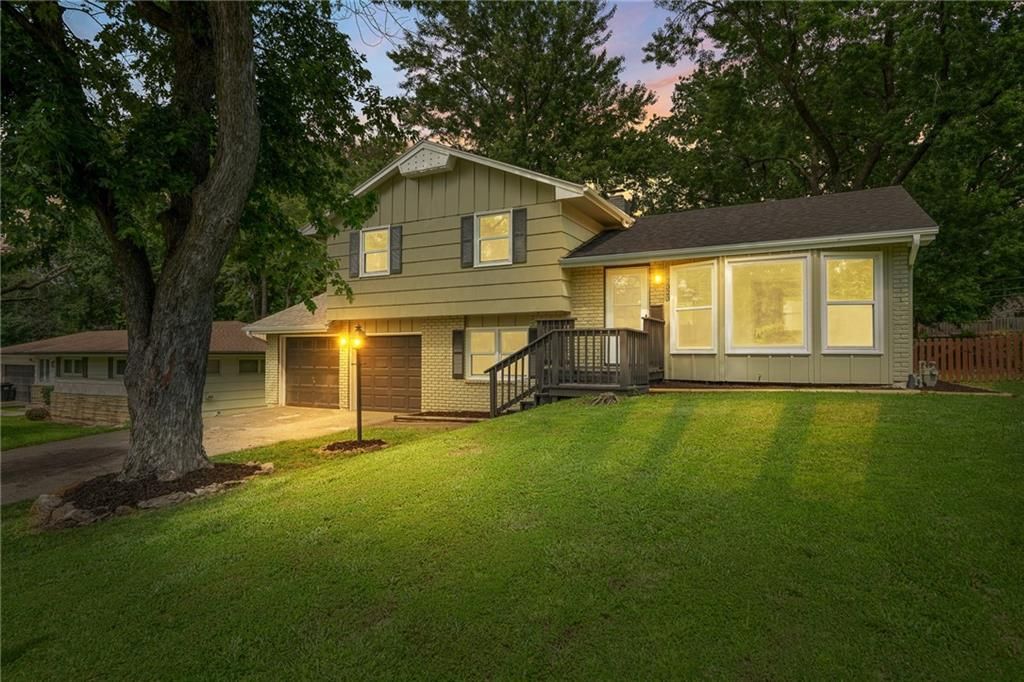7323 Maywood Avenue, Raytown, MO 64113