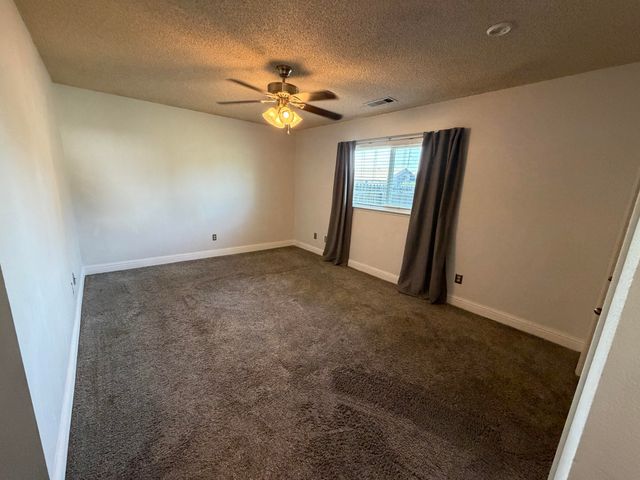 1150 E Ben Franklin Avenue E, Tulare, CA 93274