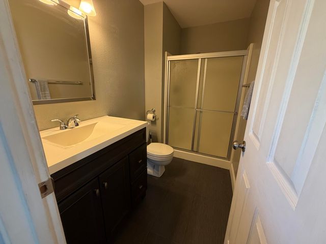 1150 E Ben Franklin Avenue E, Tulare, CA 93274