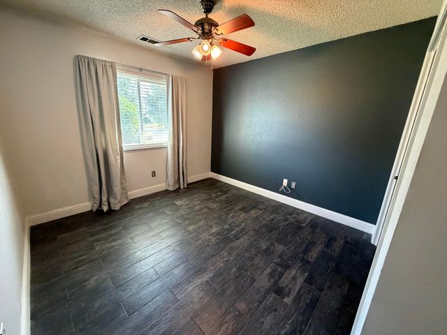 1150 E Ben Franklin Avenue E, Tulare, CA 93274