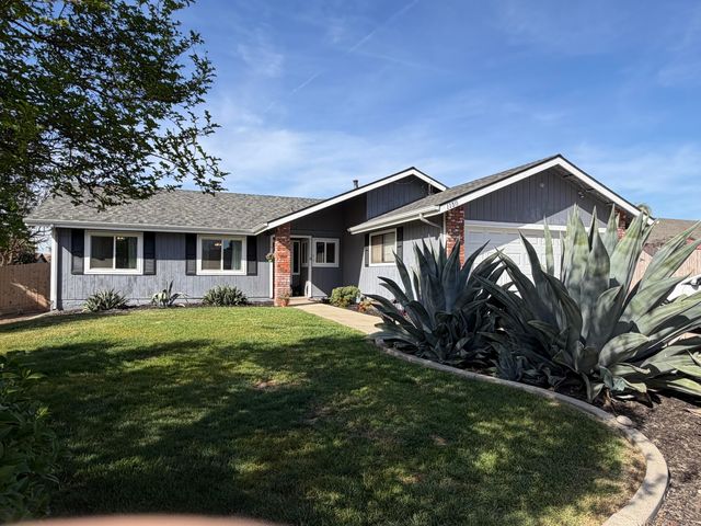 1150 E Ben Franklin Avenue E, Tulare, CA 93274