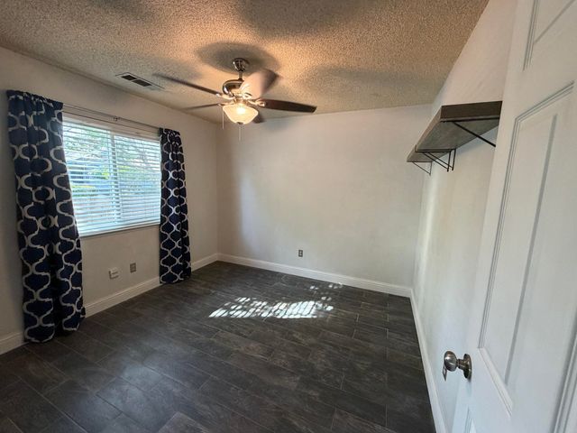 1150 E Ben Franklin Avenue E, Tulare, CA 93274