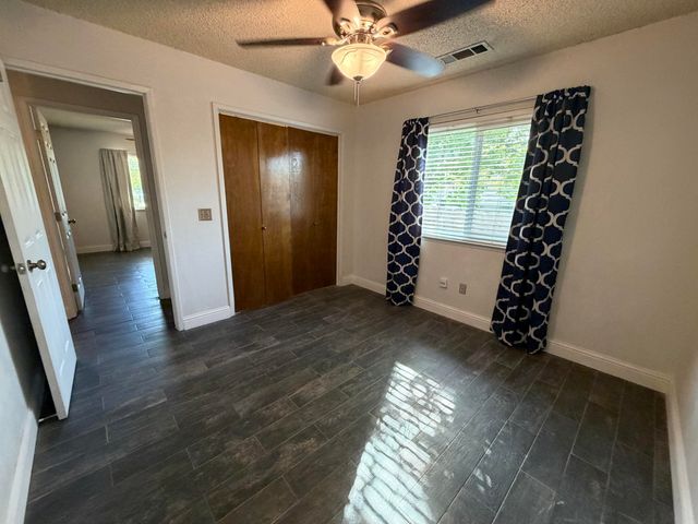 1150 E Ben Franklin Avenue E, Tulare, CA 93274