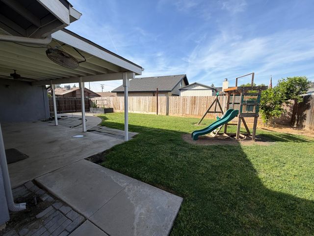 1150 E Ben Franklin Avenue E, Tulare, CA 93274