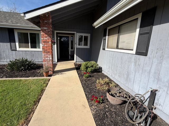 1150 E Ben Franklin Avenue E, Tulare, CA 93274