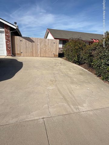 1150 E Ben Franklin Avenue E, Tulare, CA 93274