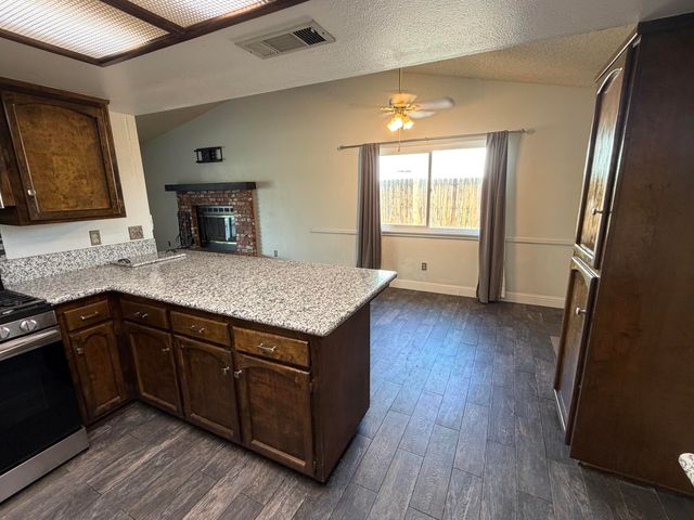 1150 E Ben Franklin Avenue E, Tulare, CA 93274