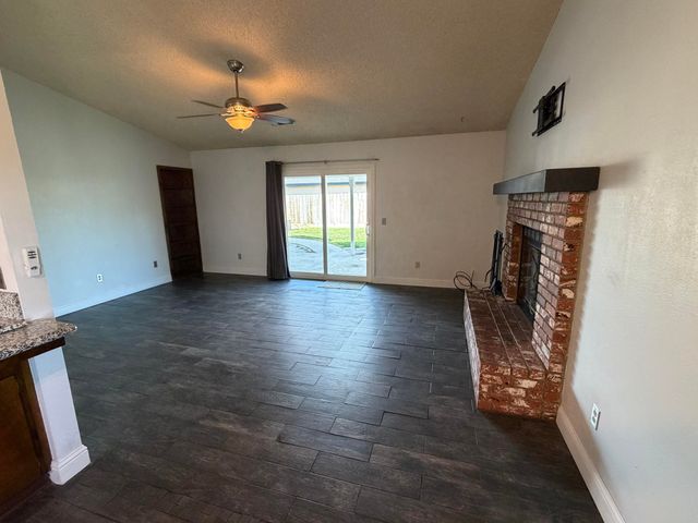 1150 E Ben Franklin Avenue E, Tulare, CA 93274