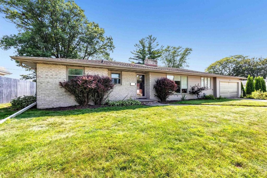 1131 ST AGNES DRIVE, Green Bay, WI 54304