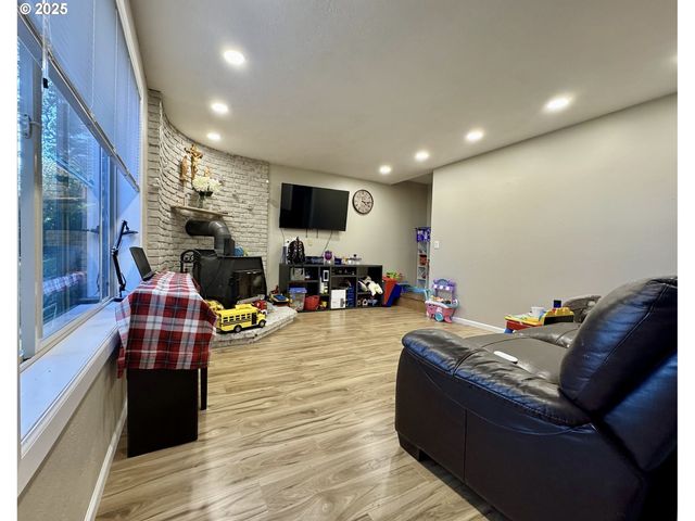 187 STONEWAY Dr Nw, Salem, OR 97304