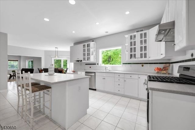 1020 Sunset Rdg, Bridgewater Twp., NJ 08807