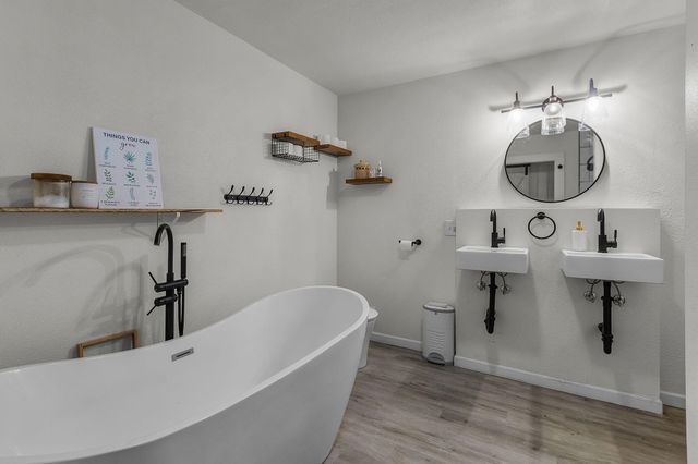 51273 Parker Road, La Pine, OR 97739