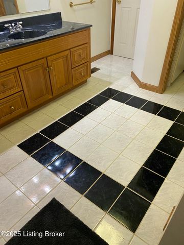 6687 Woods Pike, Pleasureville, KY 40057