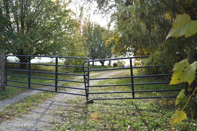 6687 Woods Pike, Pleasureville, KY 40057