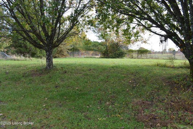 6687 Woods Pike, Pleasureville, KY 40057