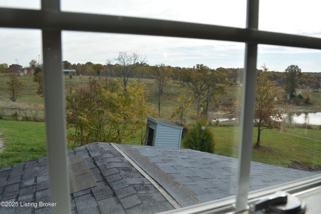 6687 Woods Pike, Pleasureville, KY 40057