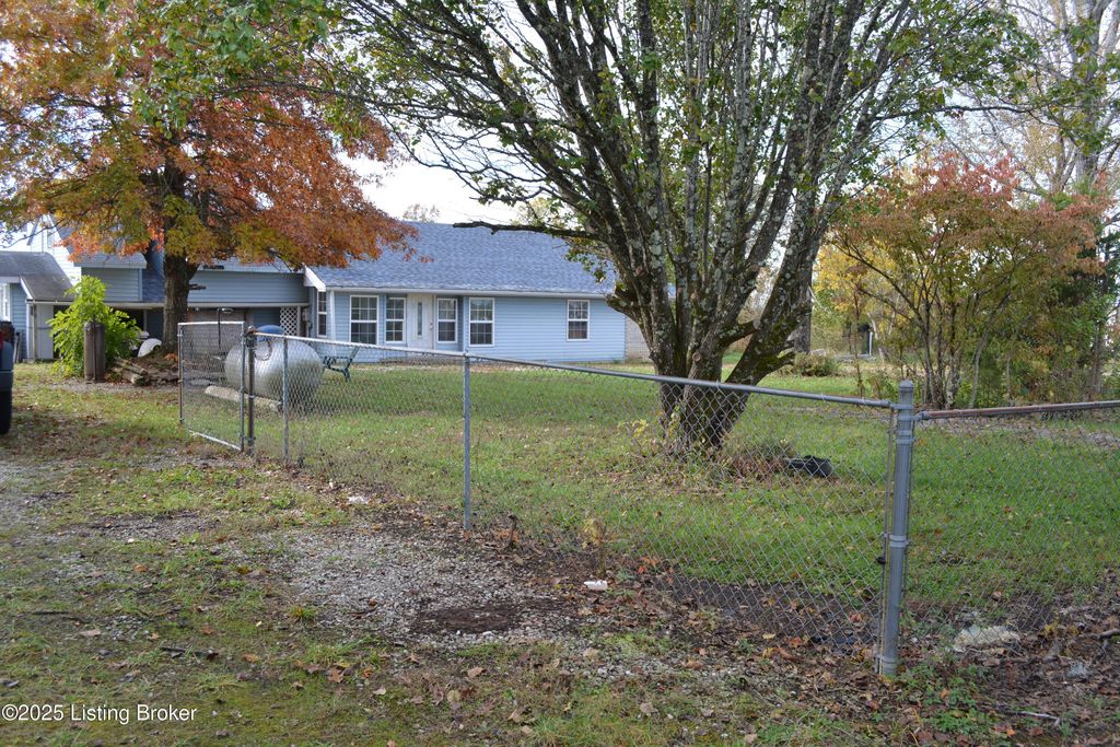 6687 Woods Pike, Pleasureville, KY 40057