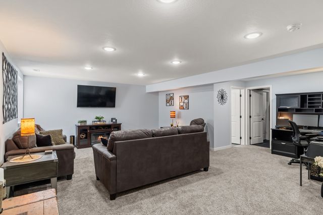 541 10th Street, Waukee, IA 50263