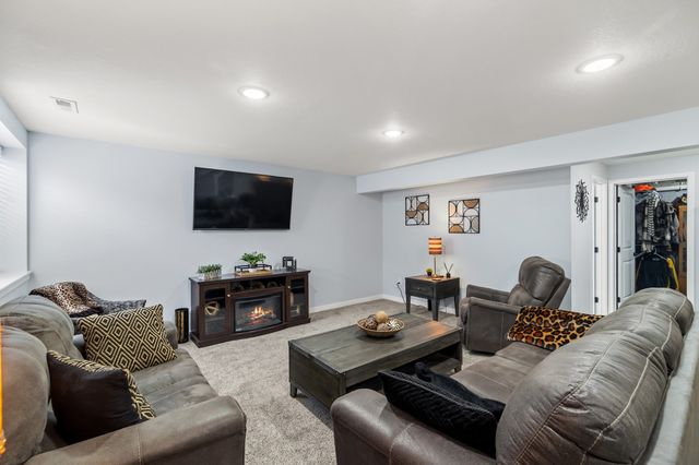 541 10th Street, Waukee, IA 50263