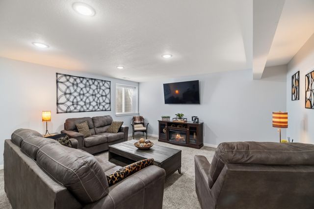 541 10th Street, Waukee, IA 50263