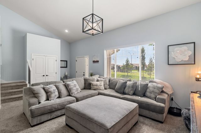541 10th Street, Waukee, IA 50263