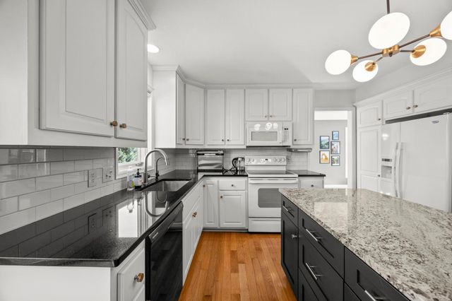 5500 Yorktown Lane N, Plymouth, MN 55442