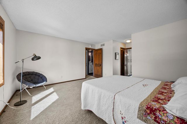 5500 Yorktown Lane N, Plymouth, MN 55442