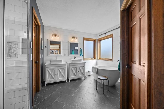 5500 Yorktown Lane N, Plymouth, MN 55442