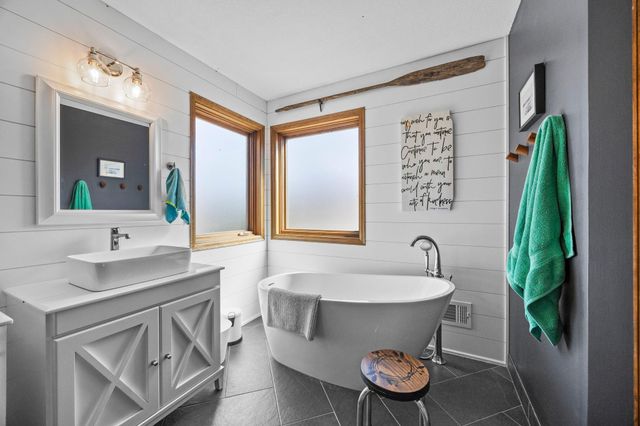 5500 Yorktown Lane N, Plymouth, MN 55442