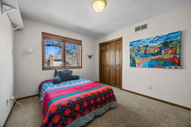 5500 Yorktown Lane N, Plymouth, MN 55442