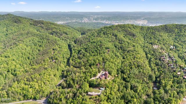 1181 Pine Mountain Road, Sevierville, TN 37862