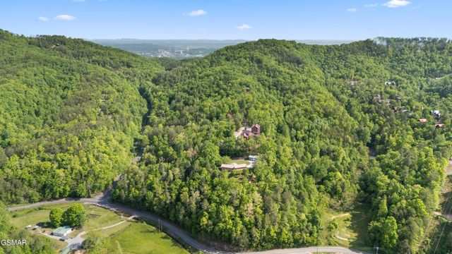 1181 Pine Mountain Road, Sevierville, TN 37862