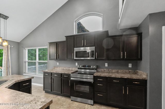 309 Rockcrest View Ct, Louisville, KY 40245